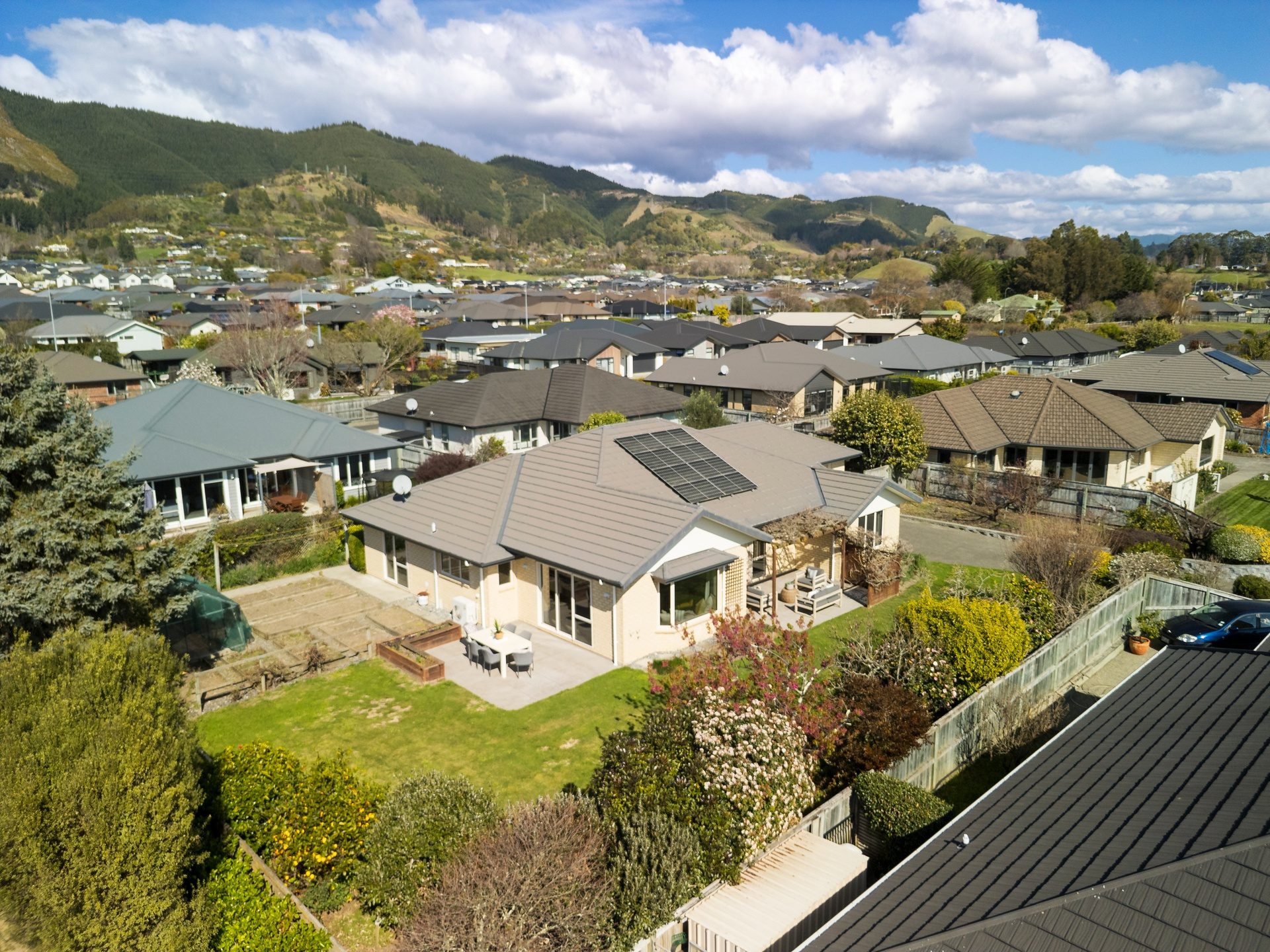 Private Family Haven on 953m2 section — slide 30