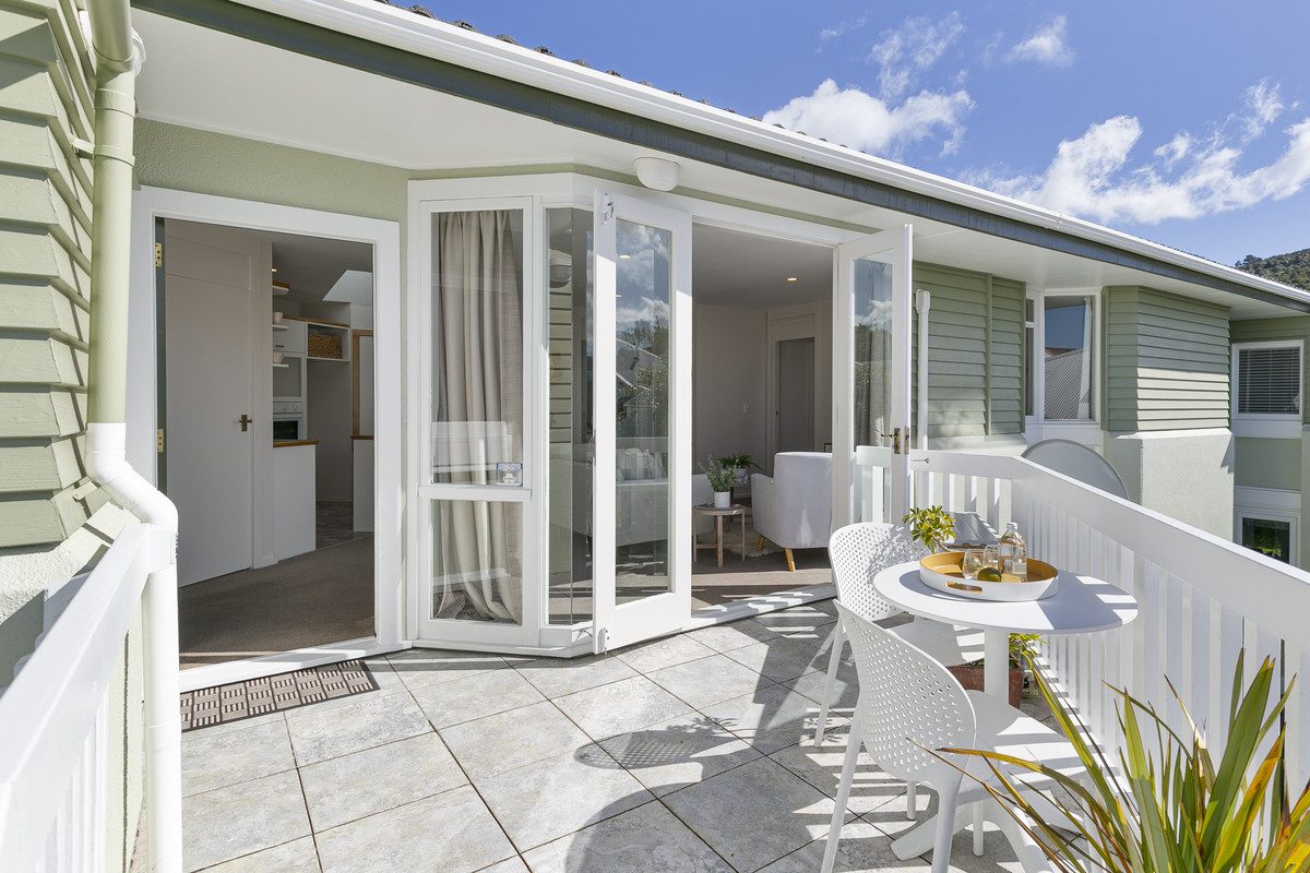 PRIME LOCATION, SUN AND SPACE | BEO $575,000 — slide 2