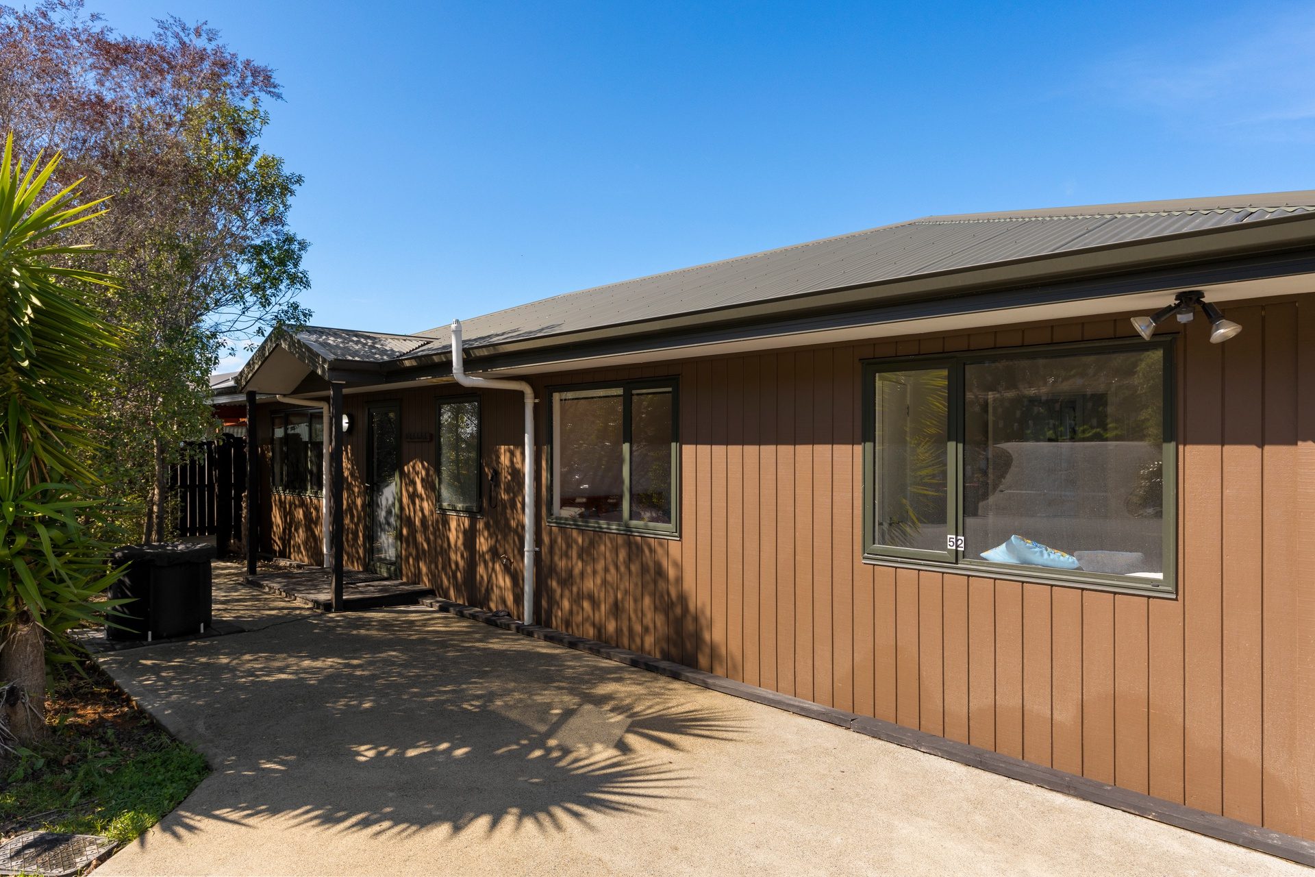 A Hot Property With a Short Deadline! — slide 2