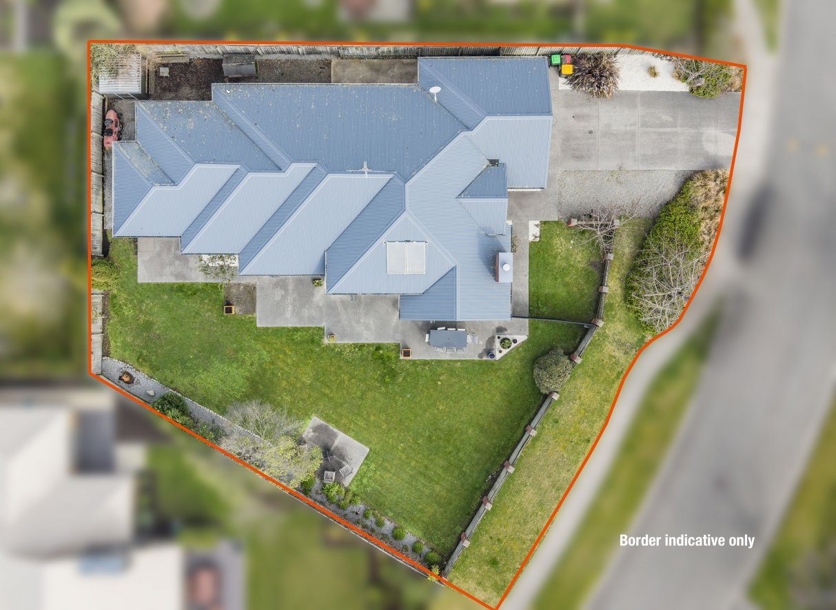* UNDER OFFER * Family Luxury at Sycamore Close, R — slide 34