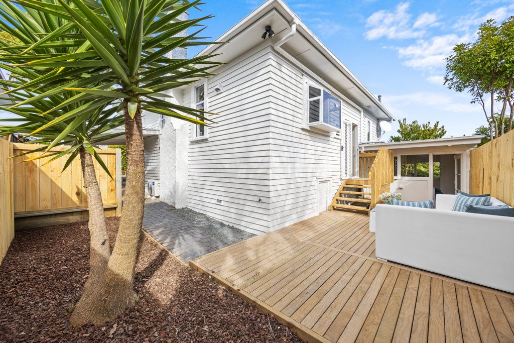 Must be Sold - Ready to move in NOW! — slide 2