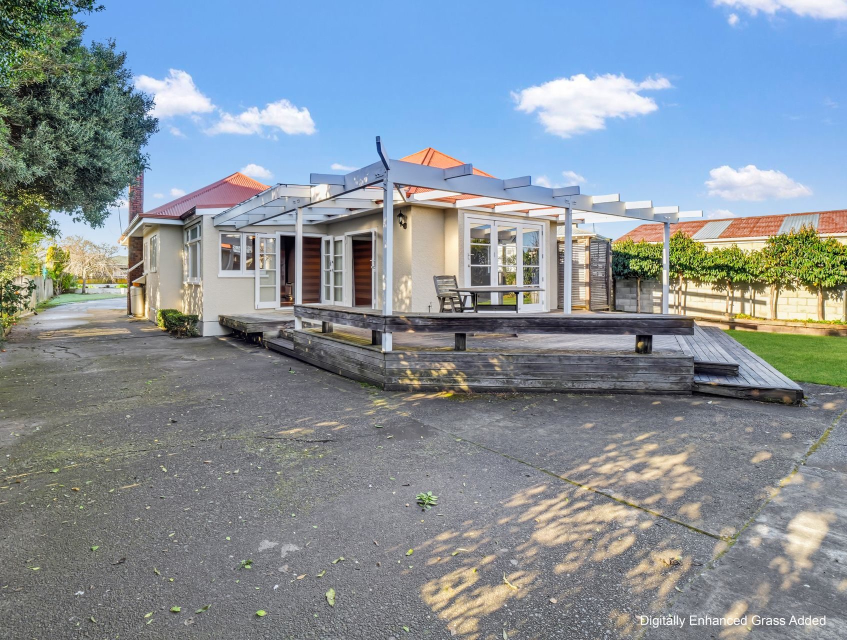 SPACIOUS FOUR BEDROOMS & MASSIVE GARAGE — slide 1
