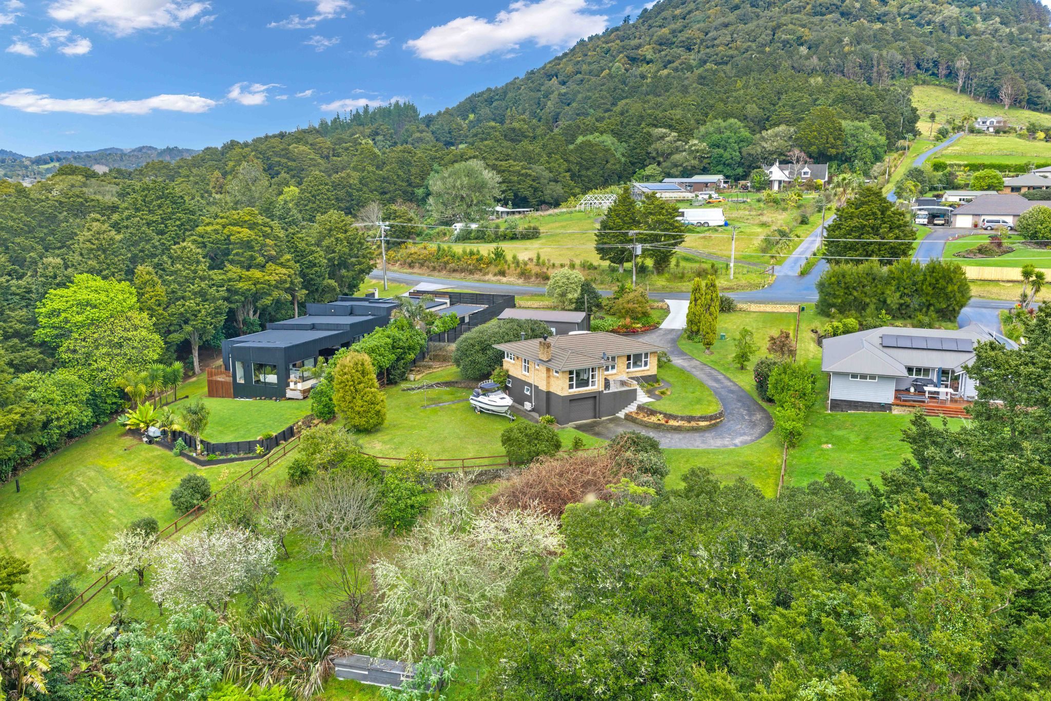 One Acre of Privacy - Minutes from Kamo — slide 1
