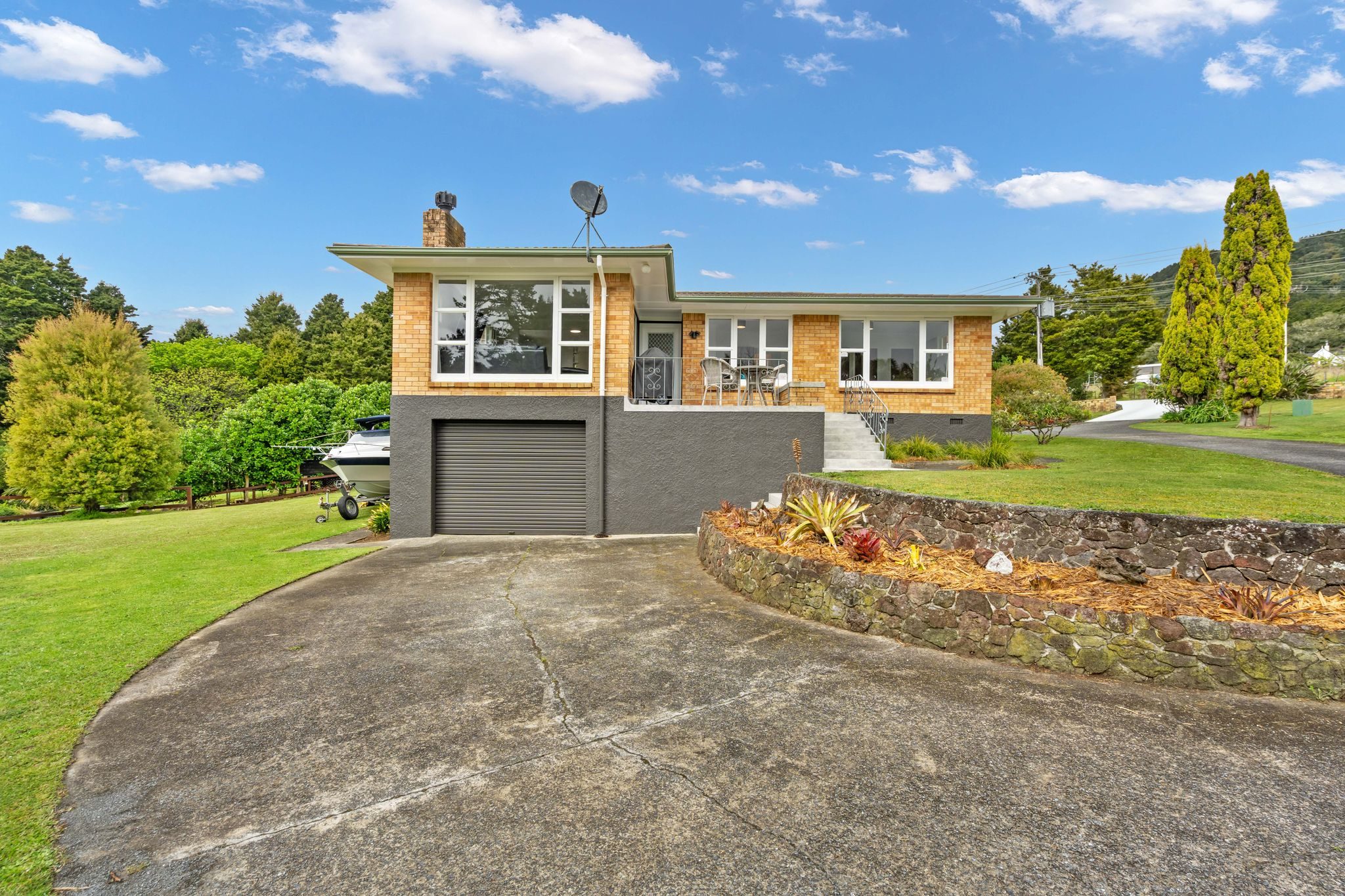 One Acre of Privacy - Minutes from Kamo — slide 31