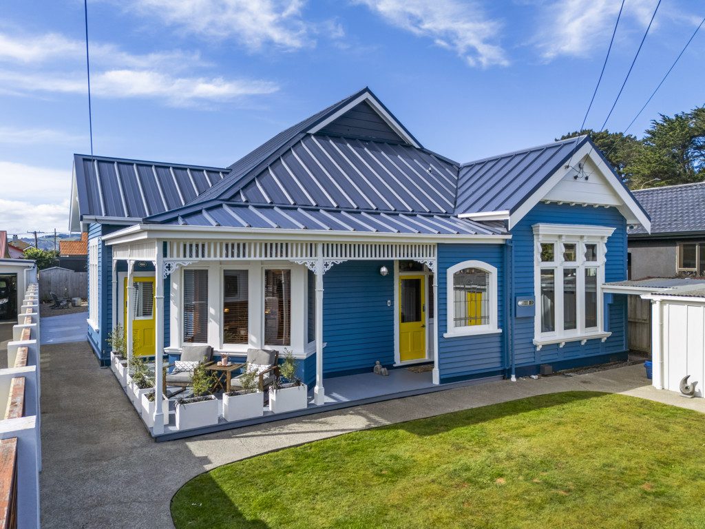 High Spec St Clair Villa — slide 1