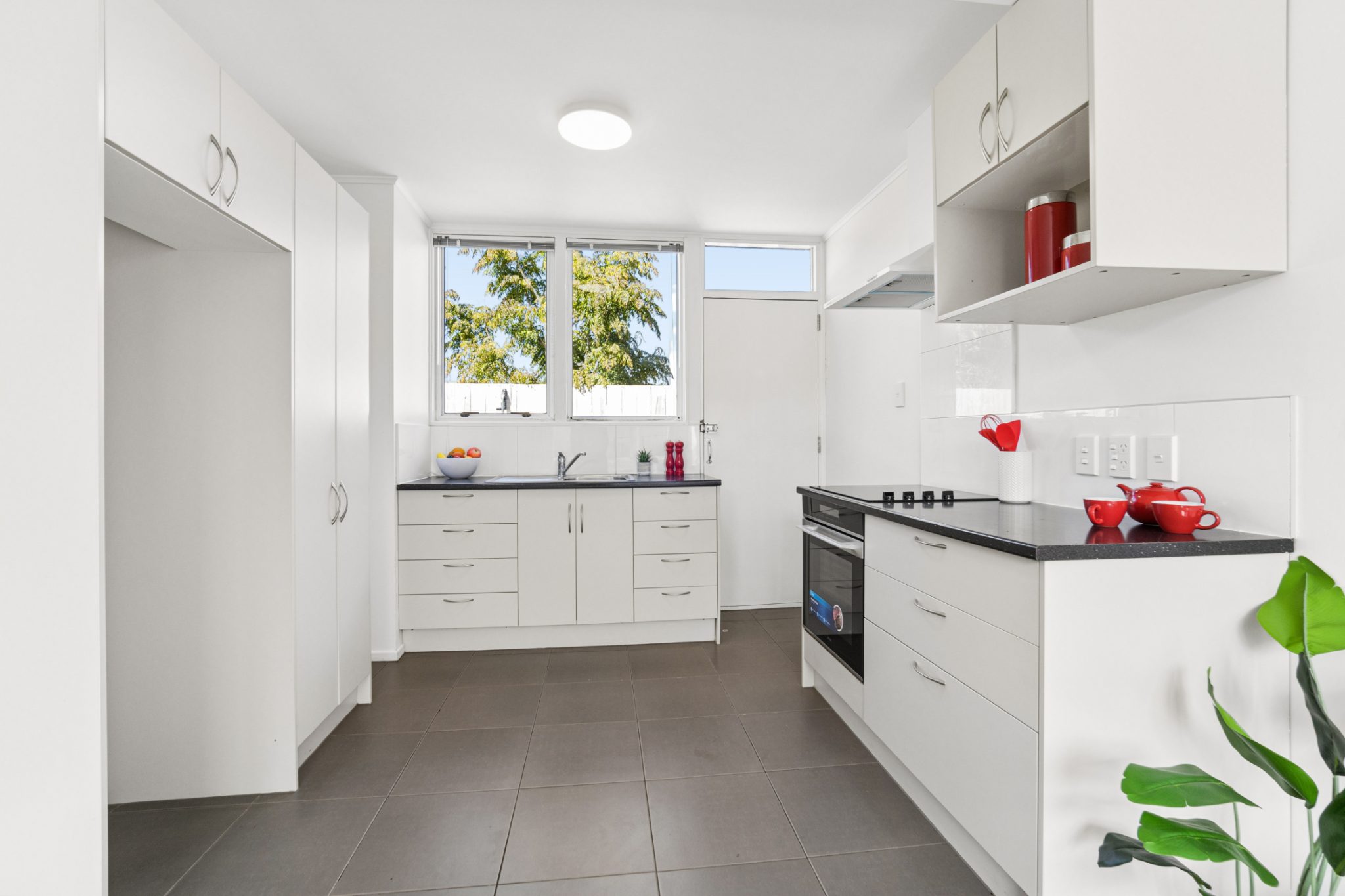 New Lynn's Best Value 3-Beddie! — slide 2