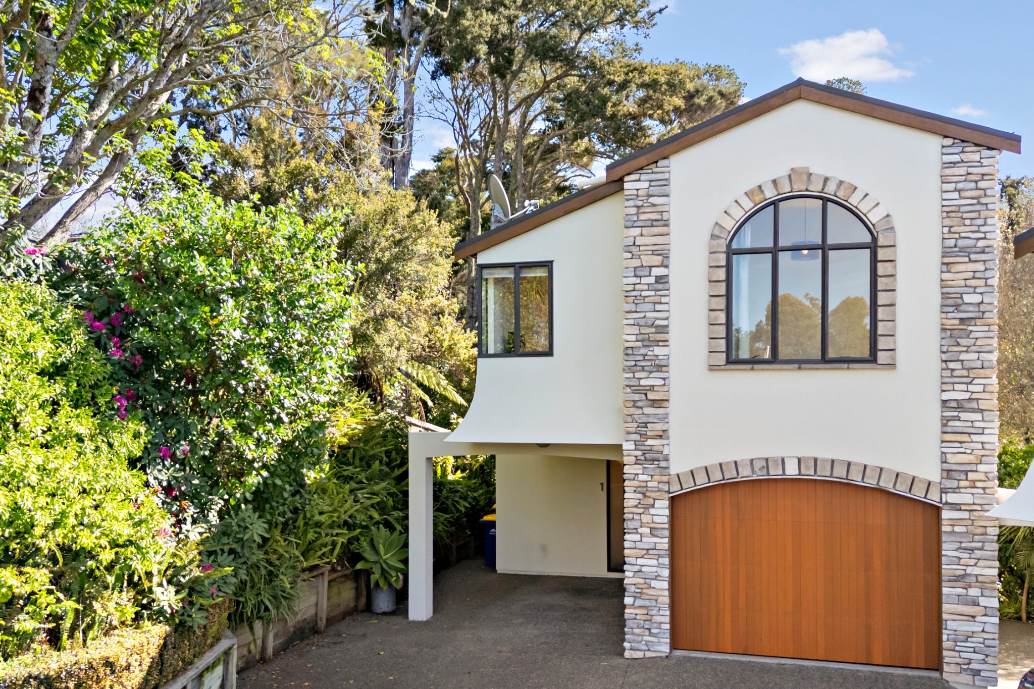 Chic Oasis Near Northcote Point & City — slide 23