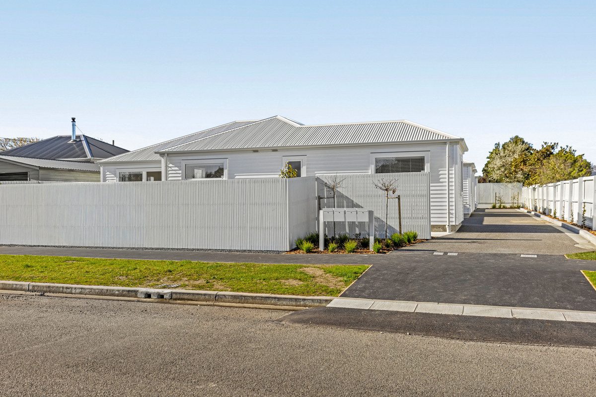 Coastal Living with Internal Garage — slide 13