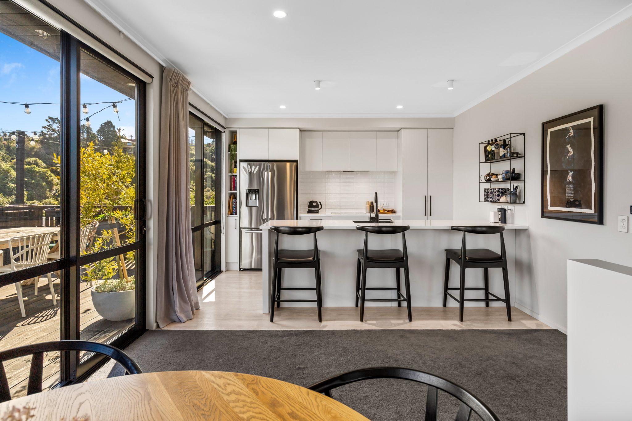 Elegant Modern Living — slide 2