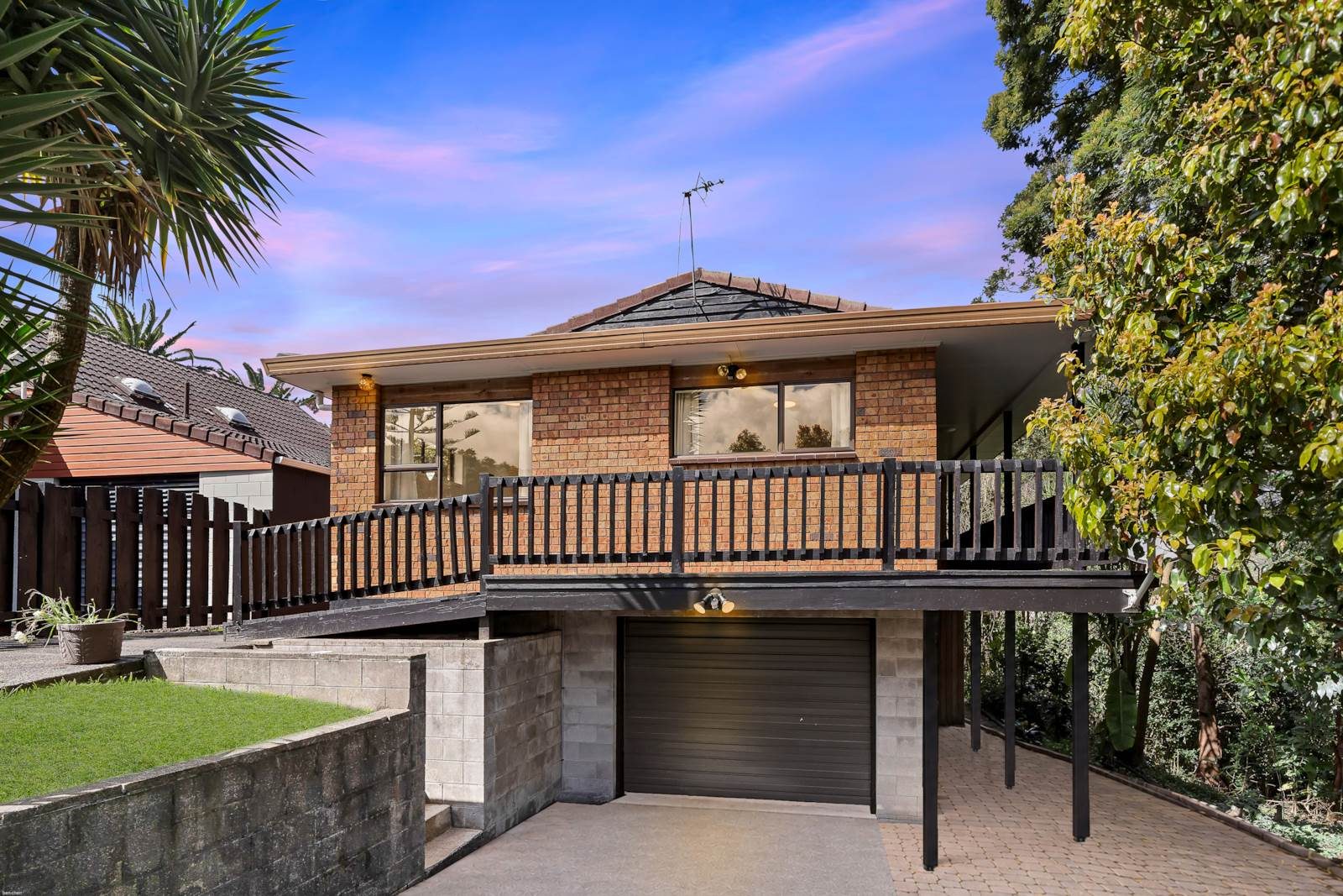 Beautifully Renovated, Seriously Well Located — slide 1