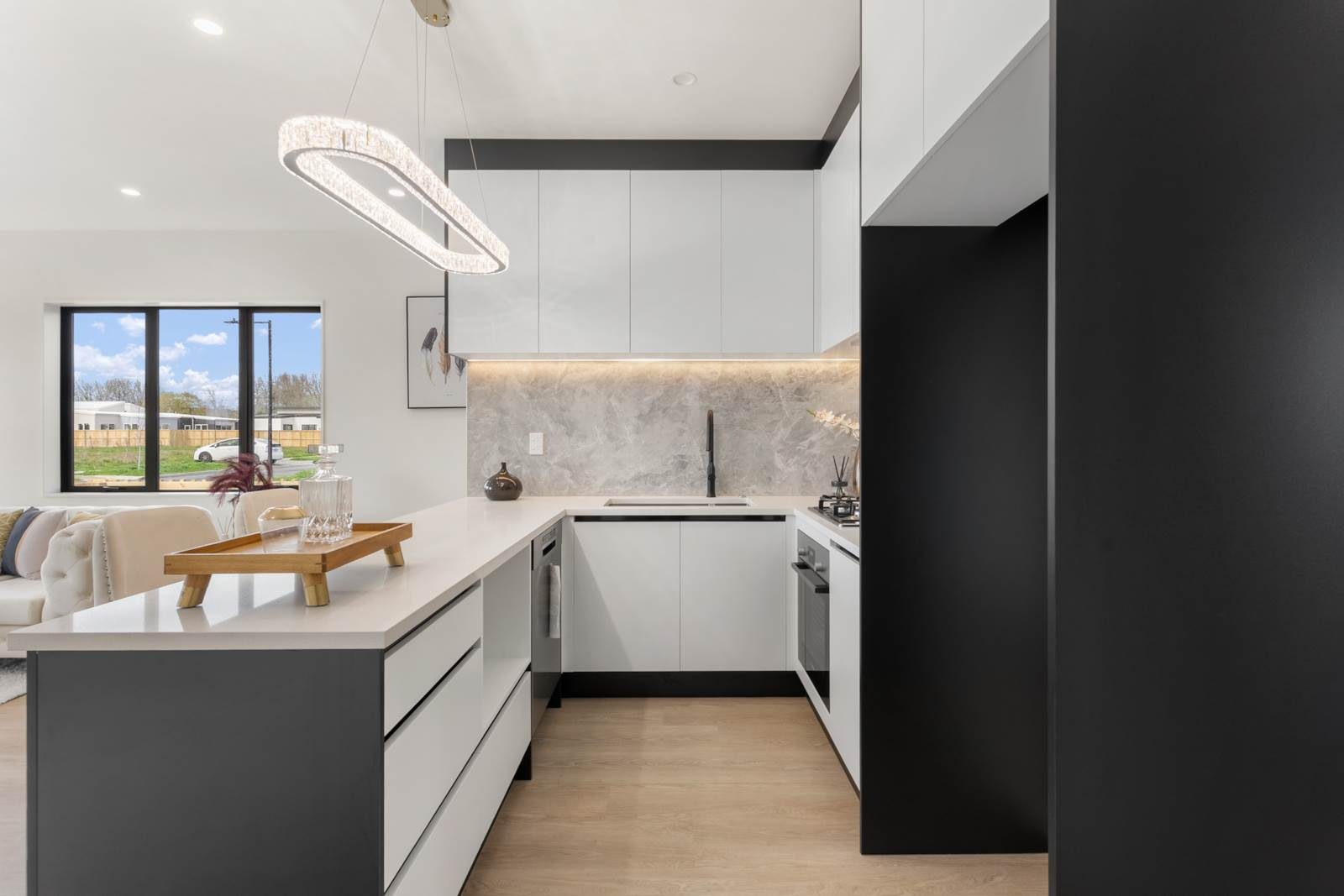 MODERN CORNER SINGLE-LEVEL LIVING — slide 2