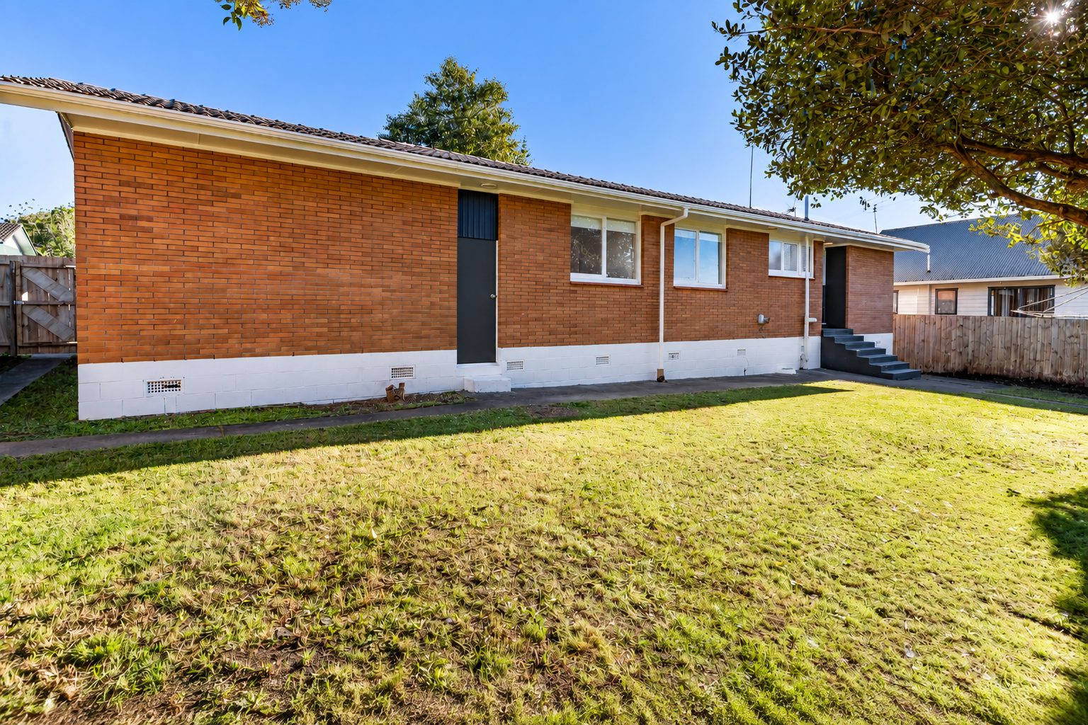 Fully Renovated & Freehold Family Living — slide 1