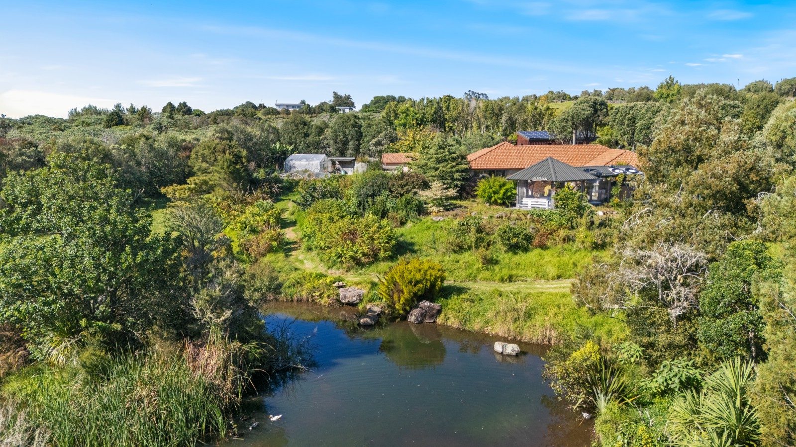 Private 2.6ha lifestyle oasis with guest house — slide 2
