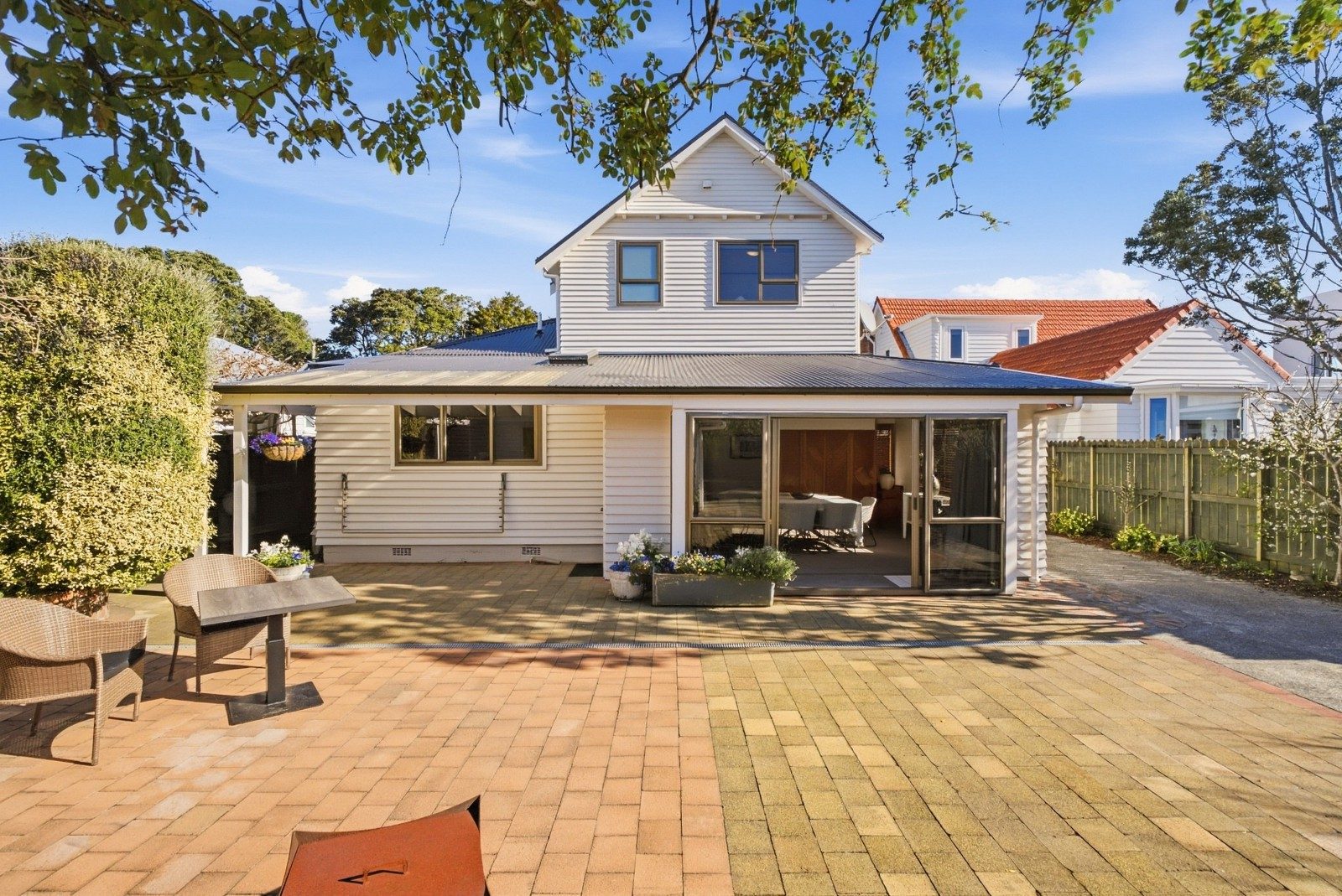 Spacious family living in the heart of Woburn — slide 2