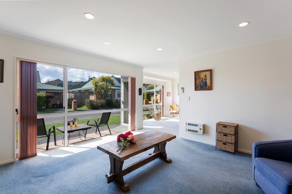 Quick settlement available! 2 Bedrooms + Garage — slide 2