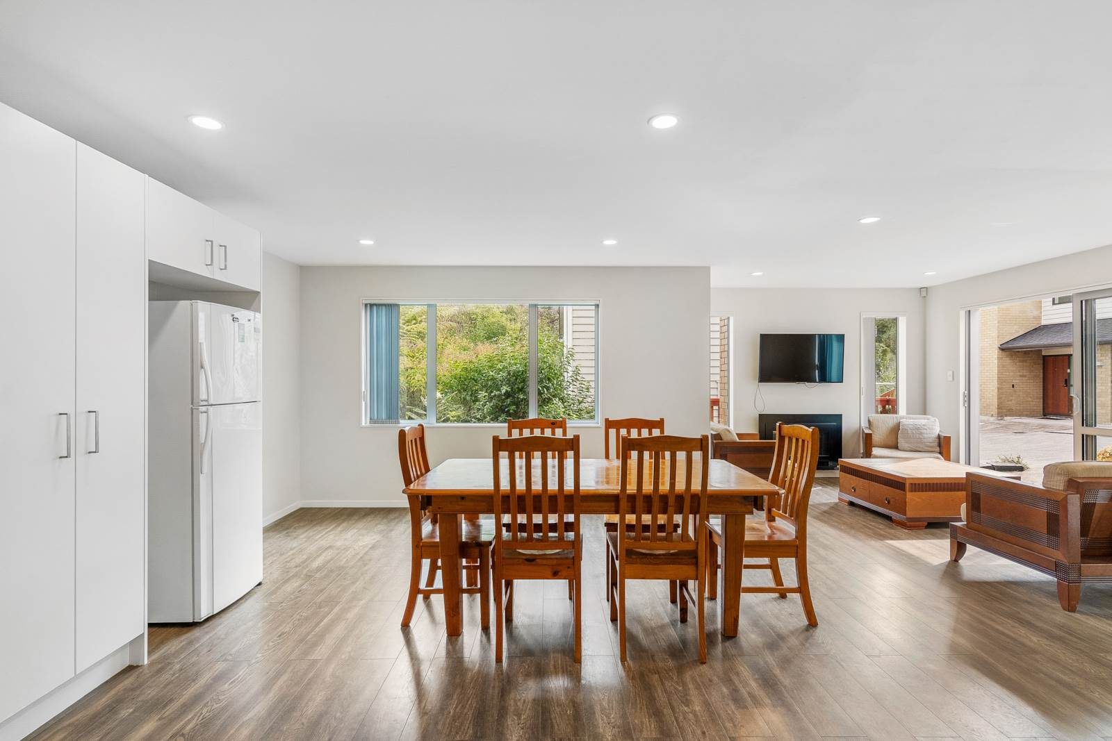 Great Location! Must Be Sold! — slide 2