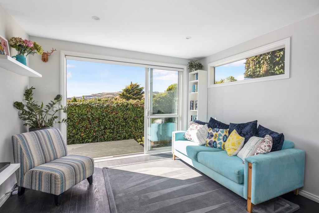 Modern and Convenient 3 Bedroom Living — slide 2