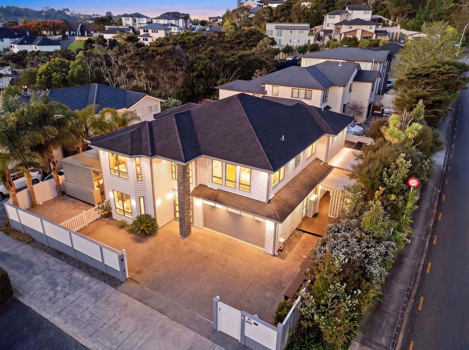 Spacious, Stylish & Versatile Family Haven — slide 2