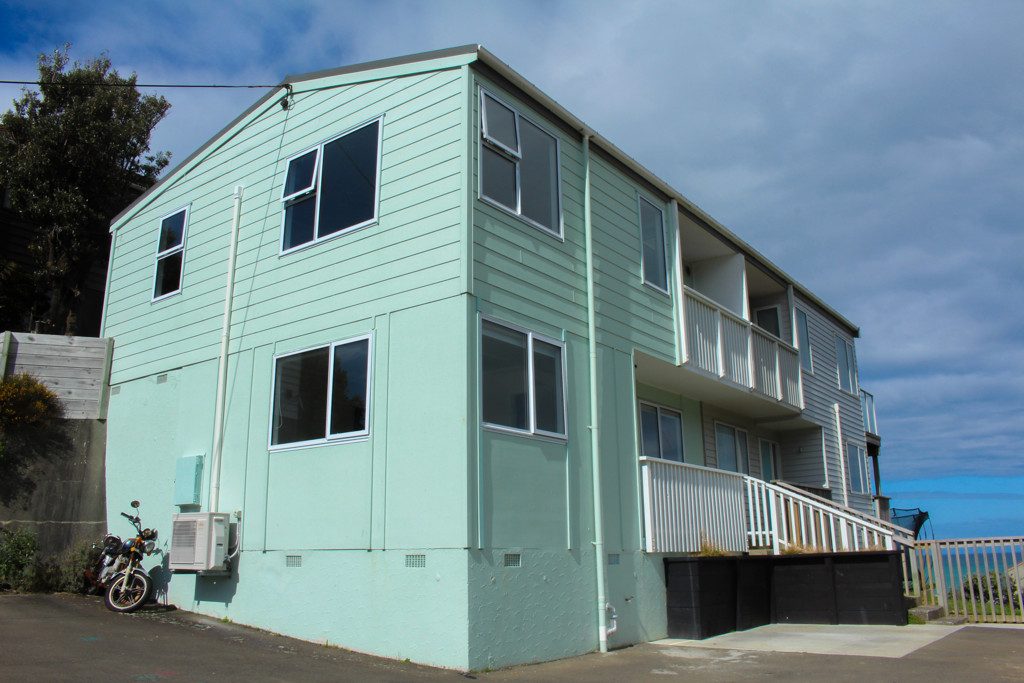 SUNNY HOME WITH STUNNING VIEWS! — slide 1