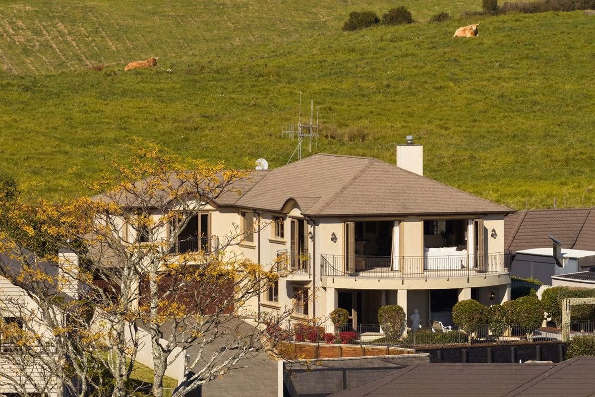 Five Bedrooms. Triple Garage. Incredible Views. — slide 1