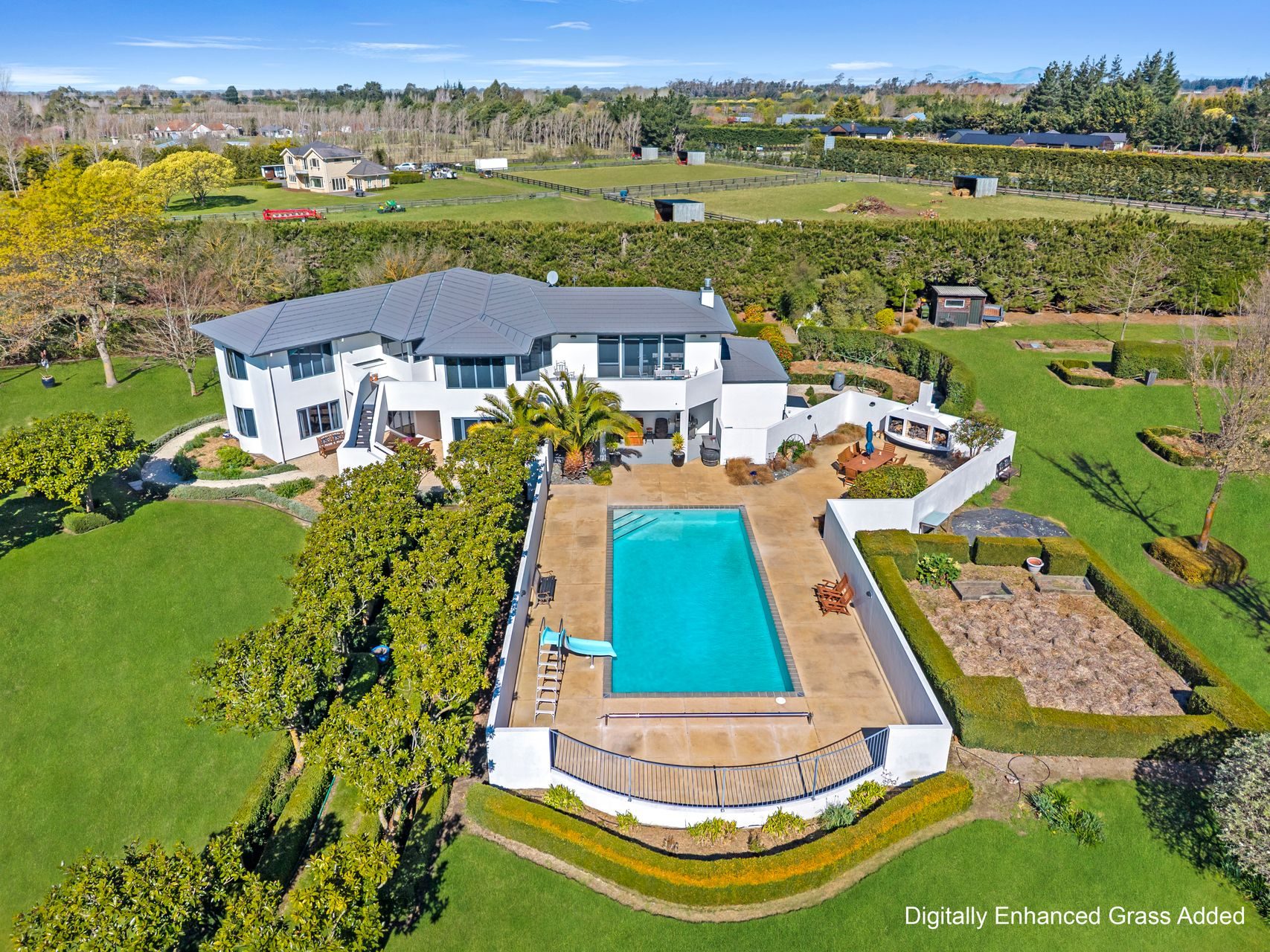 Grand Estate. Space, Gardens & Views — slide 1