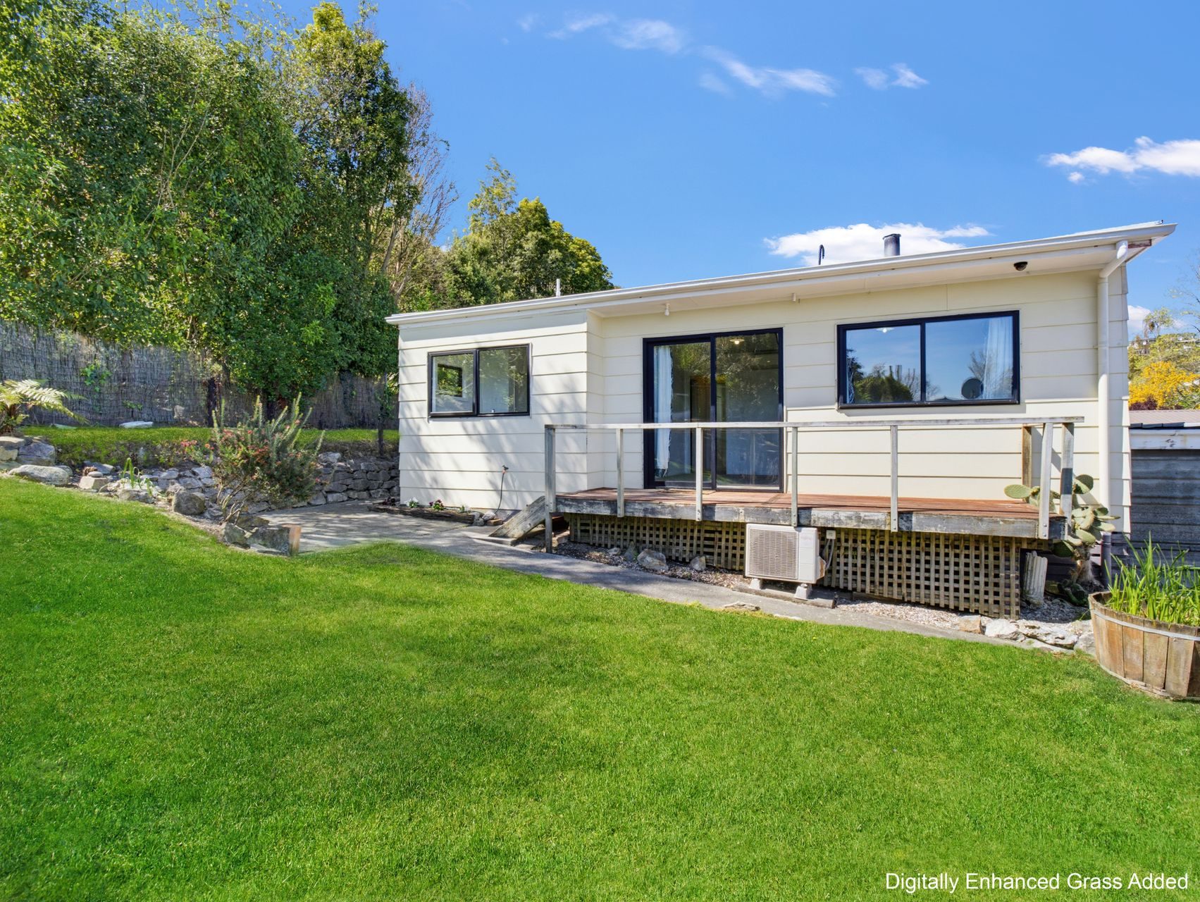 Spacious, Sunny & Easy Care 2 Bedroom — slide 2