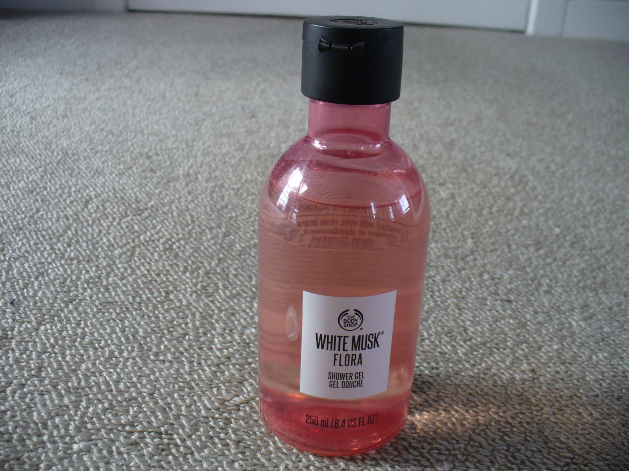 body shop white musk flora shower gel