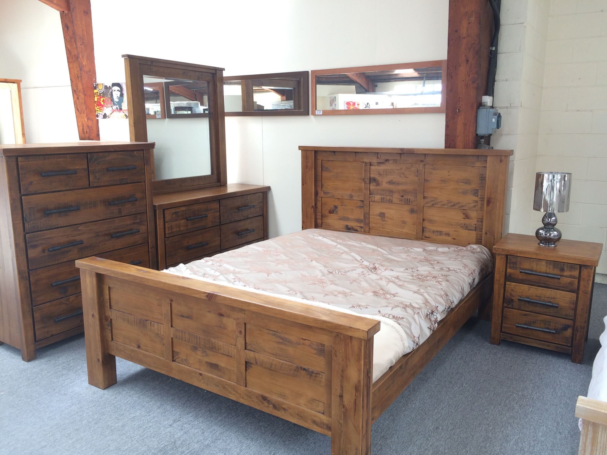 4pcs King Size Bedroom Suite Solid Pine Wood Rough Sawn And Rustic Woodlock