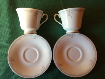 Listing 2 of 5 for Pair of Royal Doulton Carnation teacups & saucers