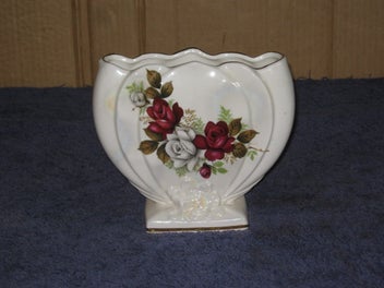 Listing 1 of 18 for Titian Vase T103 Titian Lustre Vase With Rose picture - beautiful & retro