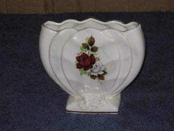 Listing 2 of 18 for Titian Vase T103 Titian Lustre Vase With Rose picture - beautiful & retro