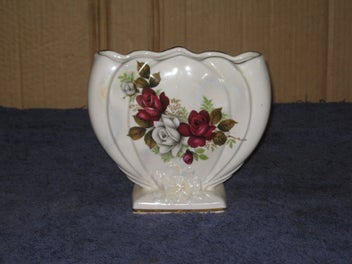 Listing 3 of 18 for Titian Vase T103 Titian Lustre Vase With Rose picture - beautiful & retro