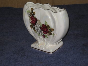 Listing 4 of 18 for Titian Vase T103 Titian Lustre Vase With Rose picture - beautiful & retro