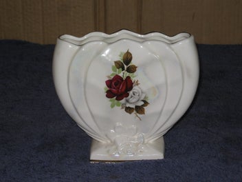 Listing 7 of 18 for Titian Vase T103 Titian Lustre Vase With Rose picture - beautiful & retro