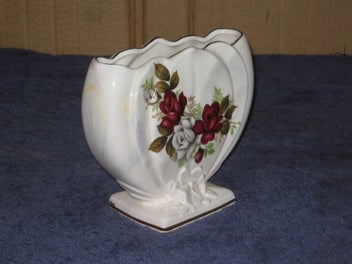 Listing 10 of 18 for Titian Vase T103 Titian Lustre Vase With Rose picture - beautiful & retro
