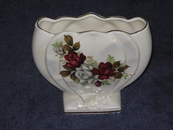 Listing 11 of 18 for Titian Vase T103 Titian Lustre Vase With Rose picture - beautiful & retro