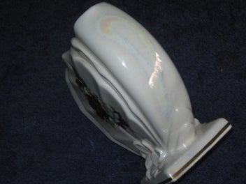 Listing 17 of 18 for Titian Vase T103 Titian Lustre Vase With Rose picture - beautiful & retro