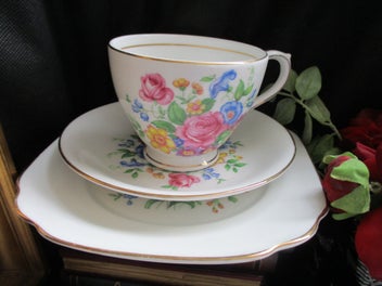 Listing 8 of 14 for Delightful quality trios (BELL/COLCLOUGH) for your special afternoon tea