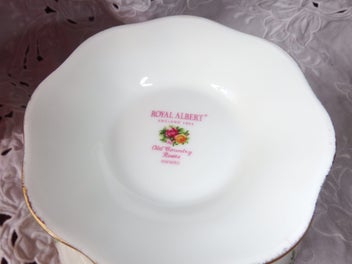 Listing 6 of 7 for Royal Albert Old Country Roses, Roses Bowl, Posy Bowl - NEW