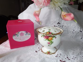 Listing 1 of 7 for Royal Albert Old Country Roses, Roses Bowl, Posy Bowl - NEW
