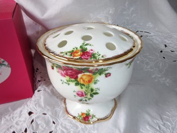 Listing 2 of 7 for Royal Albert Old Country Roses, Roses Bowl, Posy Bowl - NEW