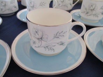 Listing 3 of 12 for Great AYNSLEY “DAWN ROSE" Bone China Set - just for you ?