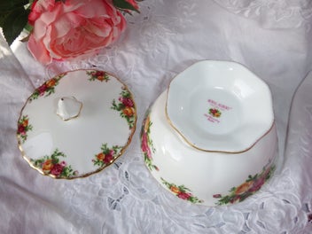 Listing 6 of 11 for Royal Albert Old Country Roses Lidded Box Boite - Lidded Bowl - NEW