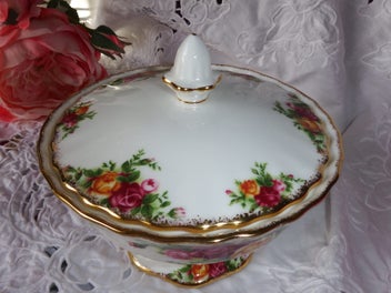 Listing 8 of 11 for Royal Albert Old Country Roses Lidded Box Boite - Lidded Bowl - NEW