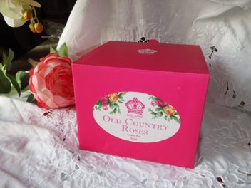 Listing 5 of 11 for Royal Albert Old Country Roses Lidded Box Boite - Lidded Bowl - NEW