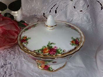 Listing 4 of 11 for Royal Albert Old Country Roses Lidded Box Boite - Lidded Bowl - NEW