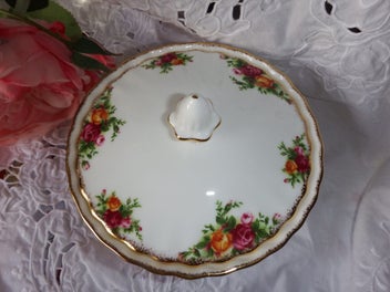 Listing 11 of 11 for Royal Albert Old Country Roses Lidded Box Boite - Lidded Bowl - NEW