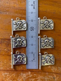 Listing 1 of 1 for *DESTASH* PIRATE FLAG CHARMS