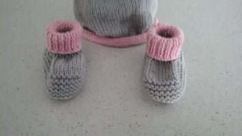 Listing 4 of 5 for Grey Pink Hat & Booties