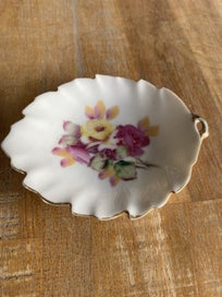 Listing 2 of 4 for LOVELY antique midcentury PSJ Hand Painted Japan leaf trinket dish!